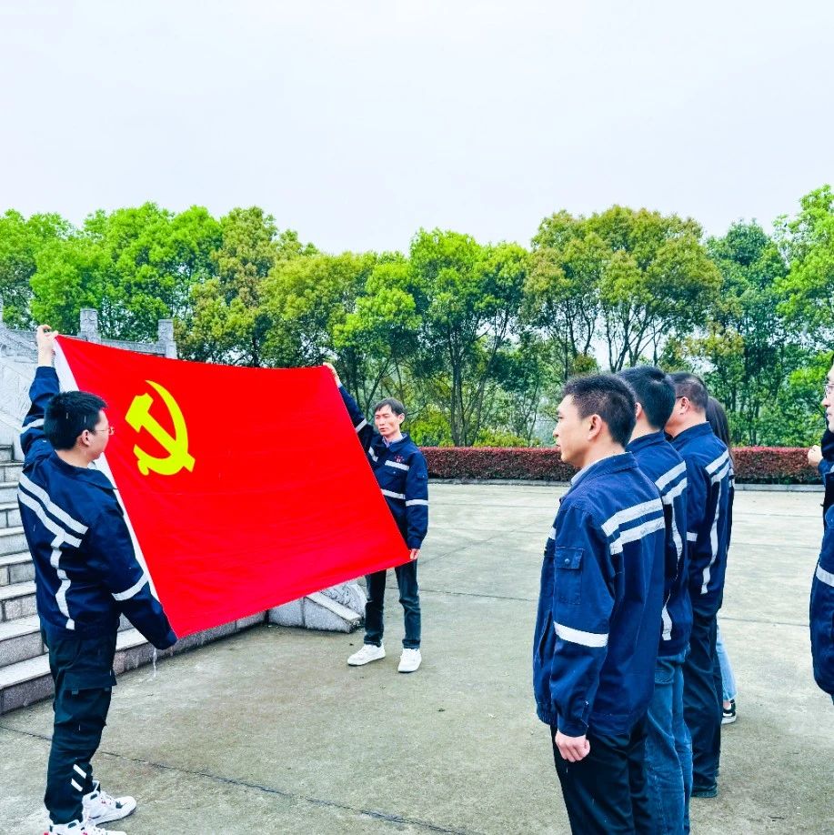 在緬懷中汲取奮進(jìn)力量！這場主題黨日活動(dòng)“走心”更“入心”！